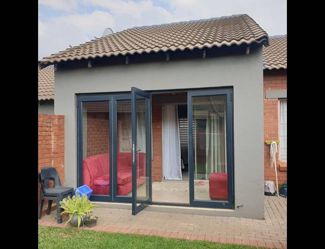 2 BEDROOM SECTIONAL TITLE FOR SALE IN MONAVONI